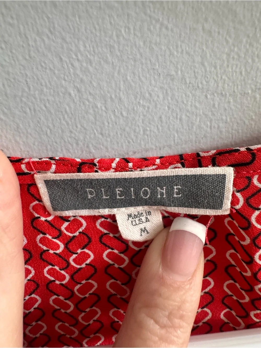 Pleione Red Geometric Sleeveless Zip Neck Blouse Top Medium - Picture 2 of 4